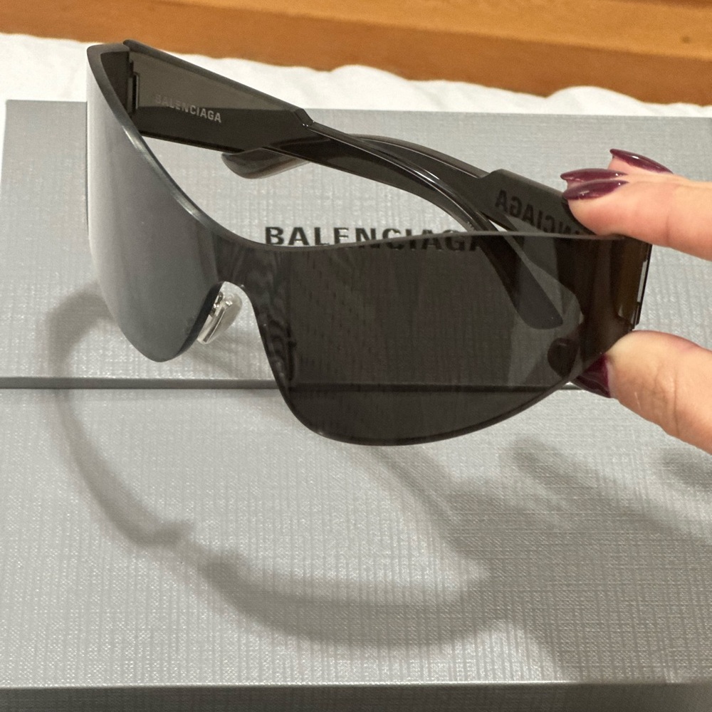 BALENCIAGA MONO CAT 2.0 SUNGLASSES - Picture 11 of 14